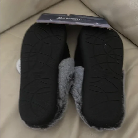 Dreamtoe Women's Black Slippers - Picture 4 of 5